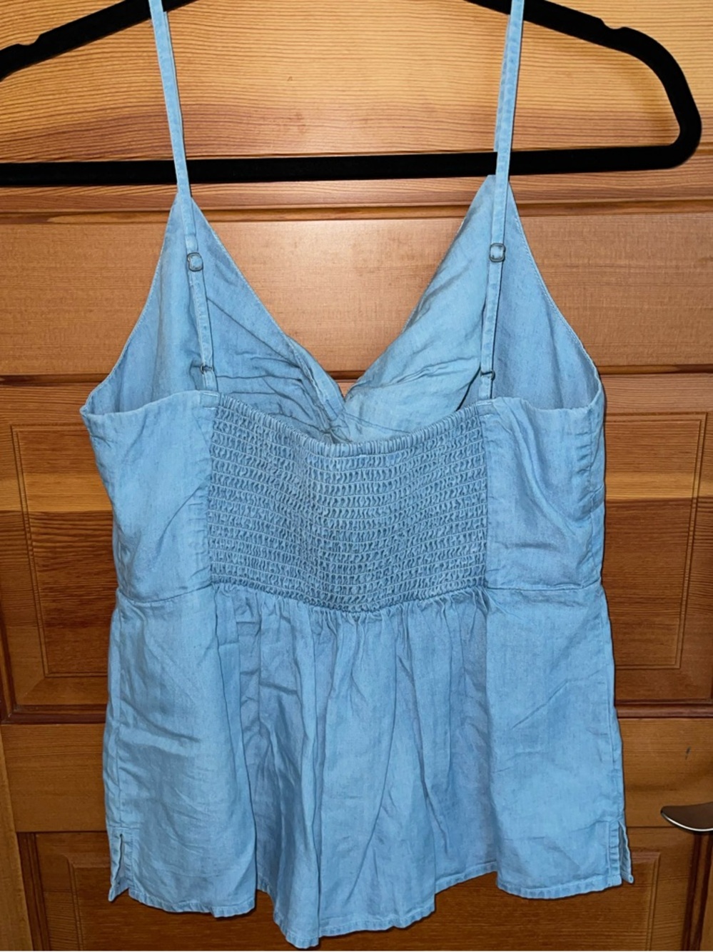 CLOSET CLOSEOUT SALE - Old Navy Light Blue Lyocell Twist-Front Top/Cami - Picture 4 of 8